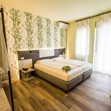 Eden Hotell 3*